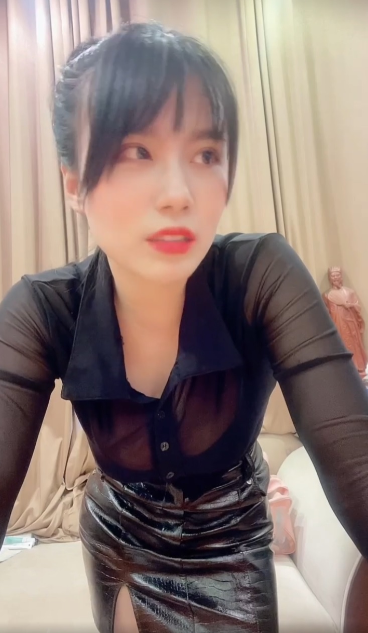 Clip sex Vũ Mỹ Linh AKA Linh Miu lộ clip bán dâm 3 phút Clip sex Linh Miu 002 - Clip sex Vũ Mỹ Linh AKA Linh Miu lộ clip bán dâm 3 phút
