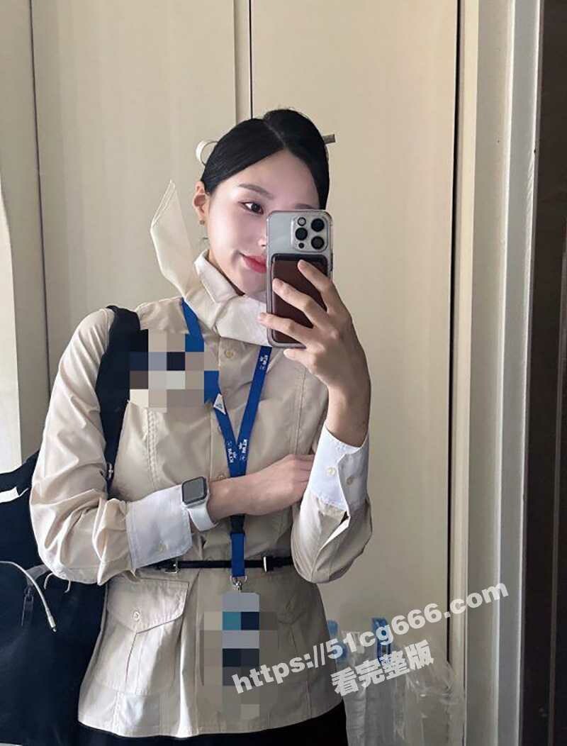 yJ8V6 - 气质空姐和男友 1 对 1 视频分手后被泄露流出！与前男友两人隔着萤幕一起自慰 一起高潮！
