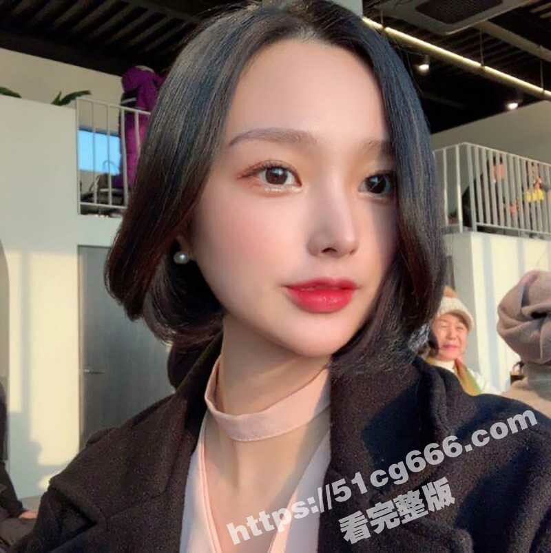 yJdIO - 气质空姐和男友 1 对 1 视频分手后被泄露流出！与前男友两人隔着萤幕一起自慰 一起高潮！