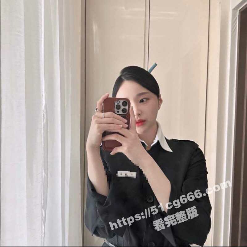 yJlNH - 气质空姐和男友 1 对 1 视频分手后被泄露流出！与前男友两人隔着萤幕一起自慰 一起高潮！