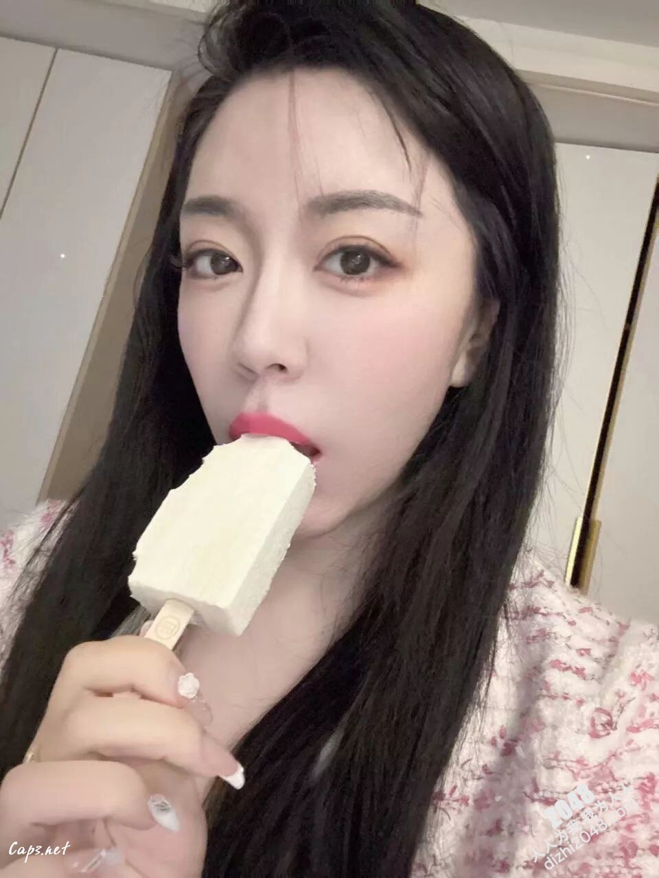 上海静安区高颜值真实母女双双下海两人共同服侍客人 Mother and daughter threesome leaks nude 022 - 上海静安区高颜值真实母女双双下海两人共同服侍客人