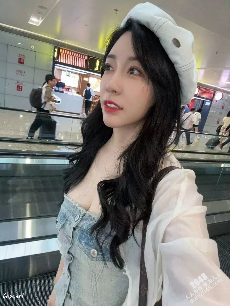 上海静安区高颜值真实母女双双下海两人共同服侍客人 Mother and daughter threesome leaks nude 029 - 上海静安区高颜值真实母女双双下海两人共同服侍客人