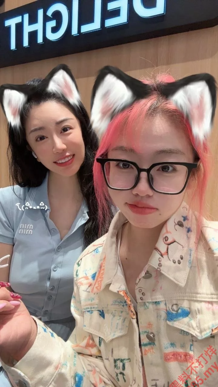 上海静安区高颜值真实母女双双下海两人共同服侍客人 Mother and daughter threesome leaks nude 16 - 上海静安区高颜值真实母女双双下海两人共同服侍客人