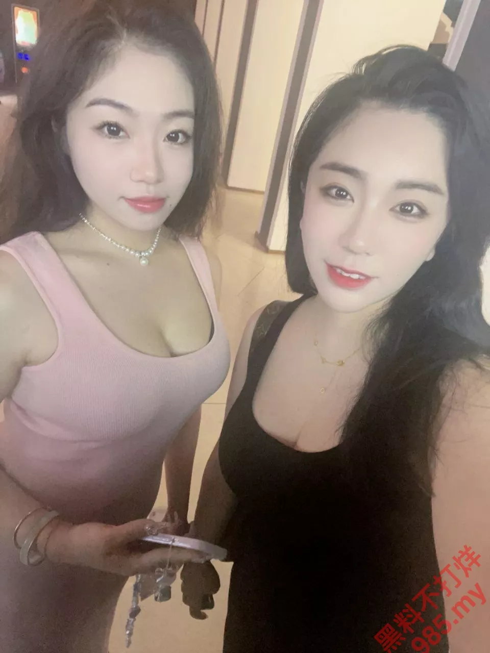 上海静安区高颜值真实母女双双下海两人共同服侍客人 Mother and daughter threesome leaks nude 27 - 上海静安区高颜值真实母女双双下海两人共同服侍客人